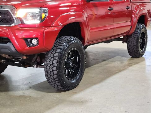 Used 2015 Toyota Tacoma 4x4 Double Cab w/ TRD Off-Road Package image 17