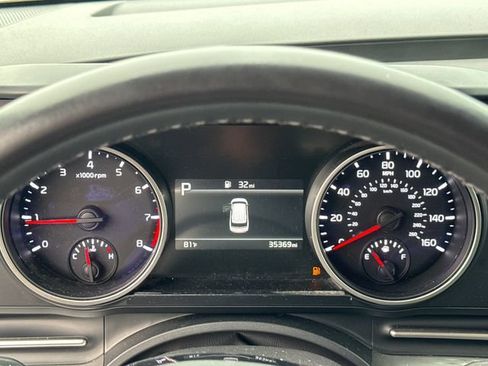 Used 2024 Kia Carnival LX FWD image 18