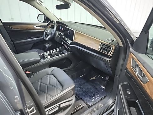 Used 2024 Volkswagen Atlas SE image 15