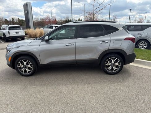 Used 2022 Kia Seltos EX AWD/4WD image 3