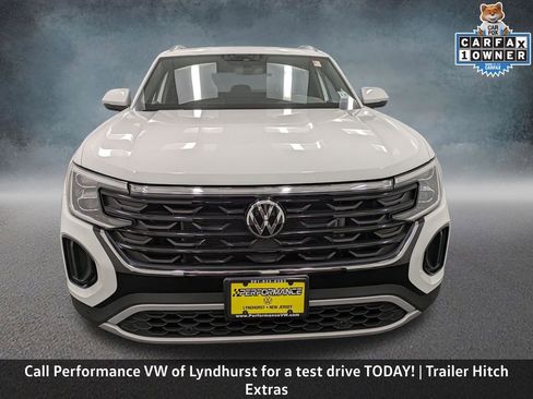 Used 2025 Volkswagen Atlas Cross Sport SE w/ Panoramic Sunroof Package FWD image 2