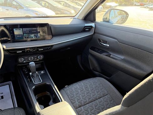 Certified 2025 Nissan Kicks SV image 19