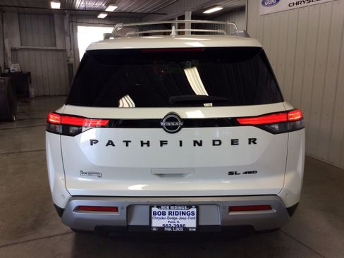 Used 2024 Nissan Pathfinder SL w/ Black Appearance Package image 4
