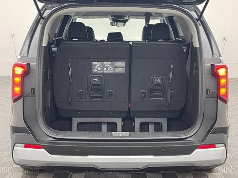 Used 2025 Kia Carnival FWD image 10