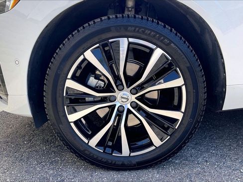 Used 2024 Volvo XC60 B5 Plus w/ Protection Package Premier AWD/4WD image 8