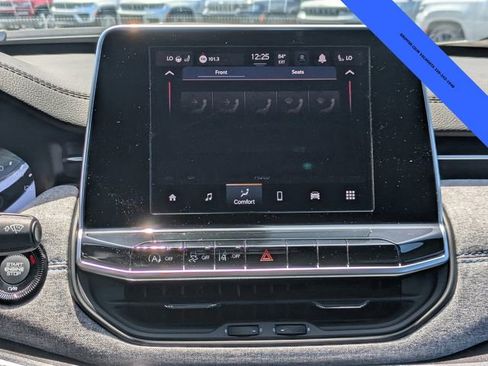 New 2025 Jeep Compass Latitude w/ Sun & Sound Group AWD/4WD image 19