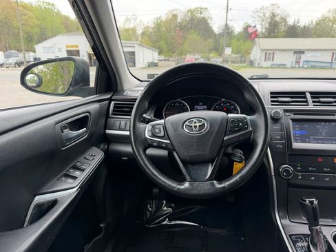 Used 2015 Toyota Camry SE FWD image 29