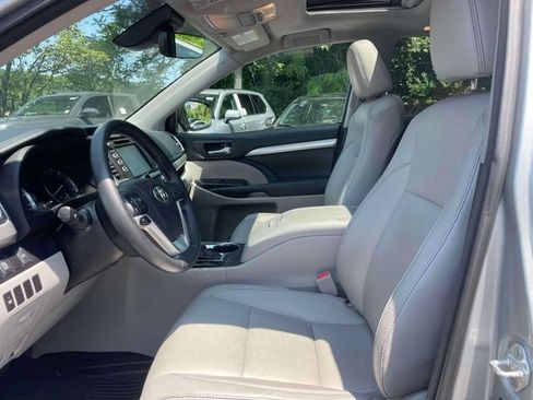 Used 2017 Toyota Highlander XLE AWD/4WD image 15