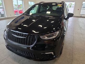 Used 2026 Chrysler Pacifica Limited w/ S Appearance Package FWD video 2