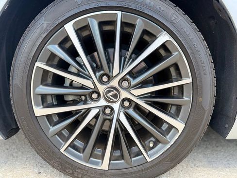 Used 2023 Lexus ES 350 w/ Premium Package FWD image 9