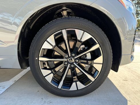 New 2026 Volvo XC60 B5 Plus w/ Protection Package Premier image 7