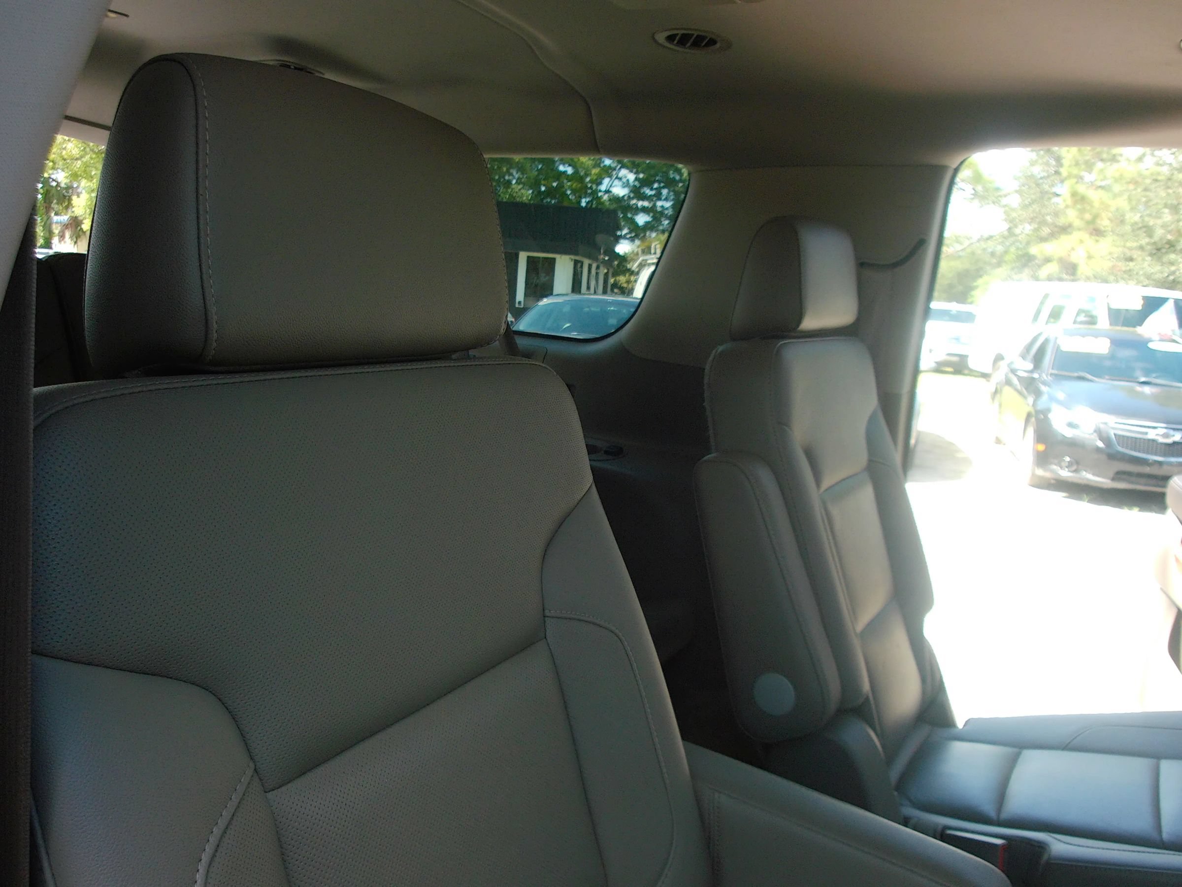Used 2015 Chevrolet Suburban LTZ RWD image 44