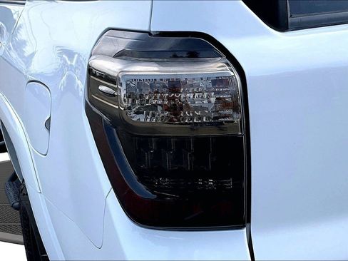 Used 2016 Toyota 4Runner SR5 AWD/4WD image 24