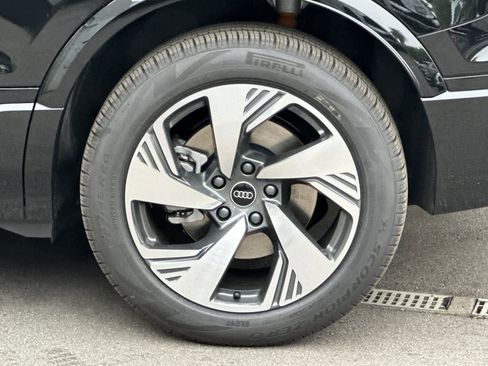 New 2025 Audi Q6 e-tron Premium Plus image 27