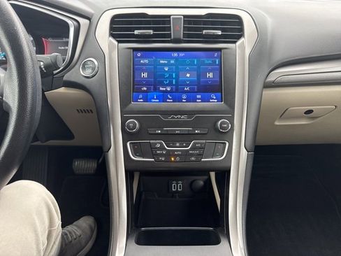 Used 2020 Ford Fusion SE image 20