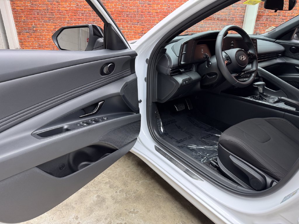 Used 2026 Hyundai Elantra Sport FWD image 9