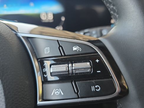 Certified 2025 Kia Seltos EX w/ EX Sunroof Package FWD image 24