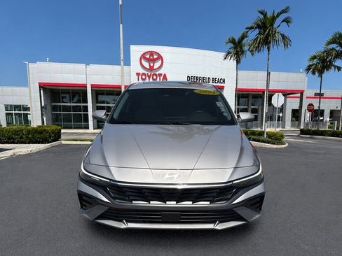 Used 2024 Hyundai Elantra Limited FWD image 2