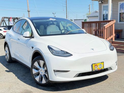 Used 2021 Tesla Model Y Long Range image 2