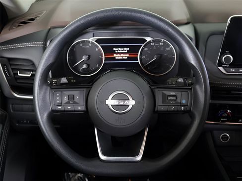 Used 2023 Nissan Rogue SV image 36