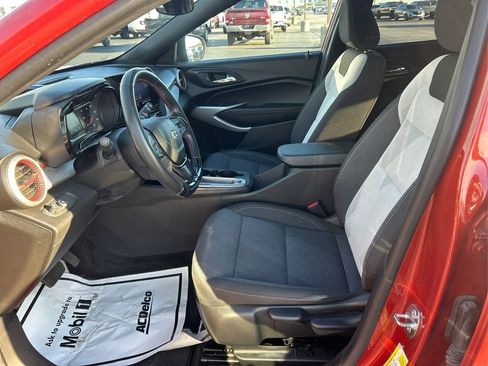 Used 2024 Chevrolet Trax RS w/ Sunroof Package image 20