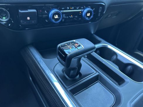 Used 2025 Chevrolet Silverado 1500 LT Trail Boss w/ Convenience Package II AWD/4WD image 16