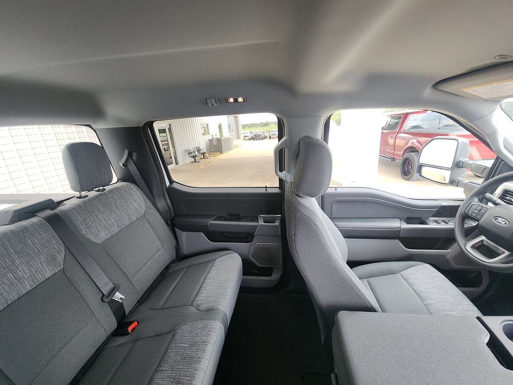 New 2027 Ford F350 XLT w/ XLT Premium Package AWD/4WD image 13