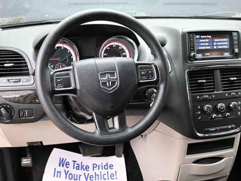 Used 2019 Dodge Grand Caravan SE image 26