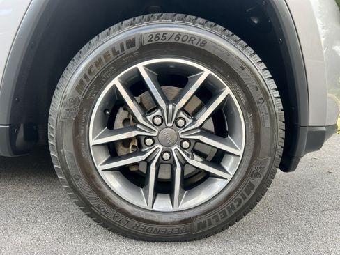Used 2019 Jeep Grand Cherokee Limited w/ Luxury Group II AWD/4WD image 89