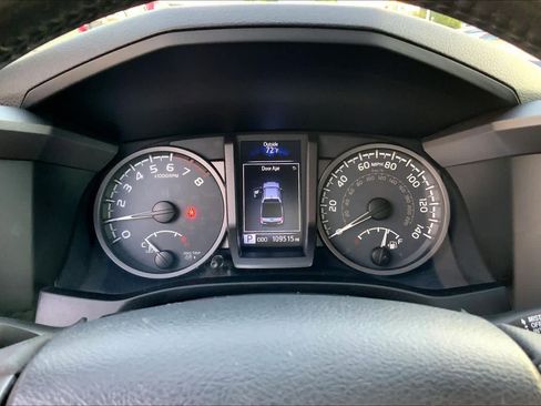 Used 2018 Toyota Tacoma TRD Off-Road AWD/4WD image 25