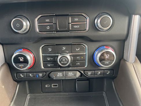 Used 2022 GMC Yukon SLT w/ SLT Luxury Package image 14