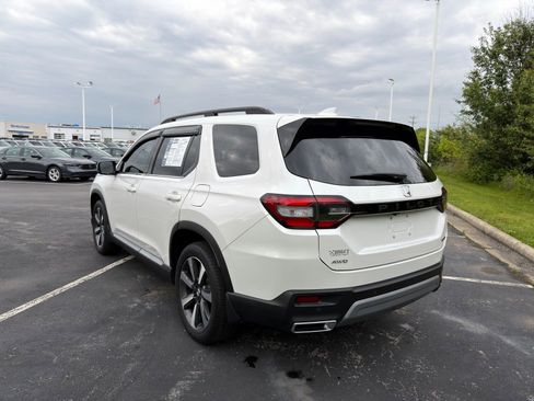 Used 2023 Honda Pilot Touring image 6