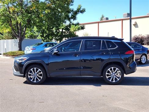 Used 2023 Toyota Corolla Cross XLE image 2