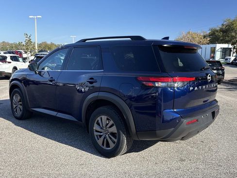 Used 2024 Nissan Pathfinder SV image 6