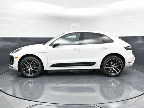 Certified 2025 Porsche Macan AWD/4WD image 2