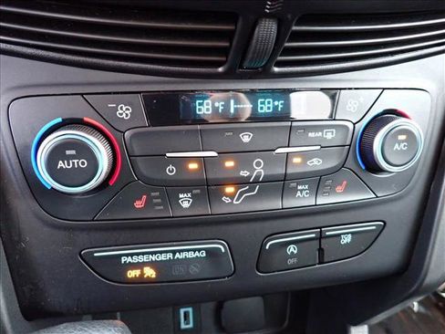 Used 2018 Ford Escape SE w/ SE Sync 3 Package AWD/4WD image 18