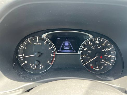 Used 2019 Nissan Pathfinder SV FWD image 8