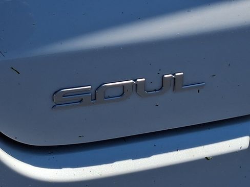 Used 2025 Kia Soul LX w/ LX Technology Package FWD image 30