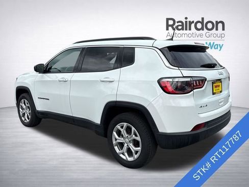 Used 2024 Jeep Compass Latitude AWD/4WD image 4