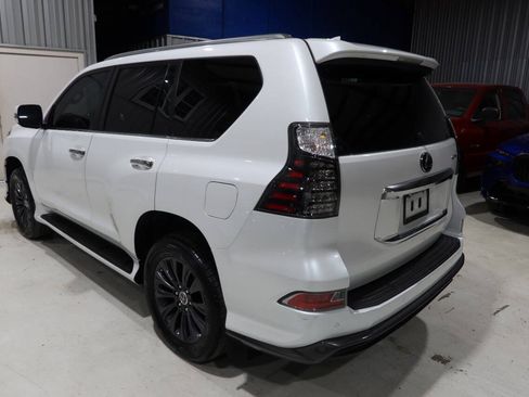 Used 2023 Lexus GX 460 Premium w/ Accessory Package AWD/4WD image 2