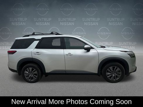 Used 2025 Nissan Pathfinder SV w/ SV Premium Package AWD/4WD image 3
