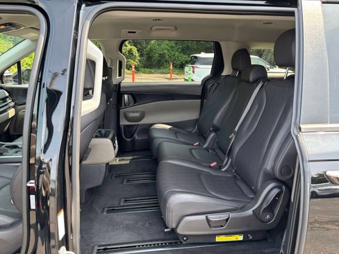 Used 2026 Kia Carnival FWD image 27
