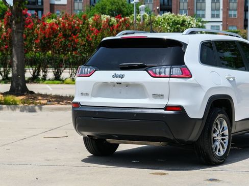 Used 2019 Jeep Cherokee Latitude Plus w/ Comfort/Convenience Group AWD/4WD image 27