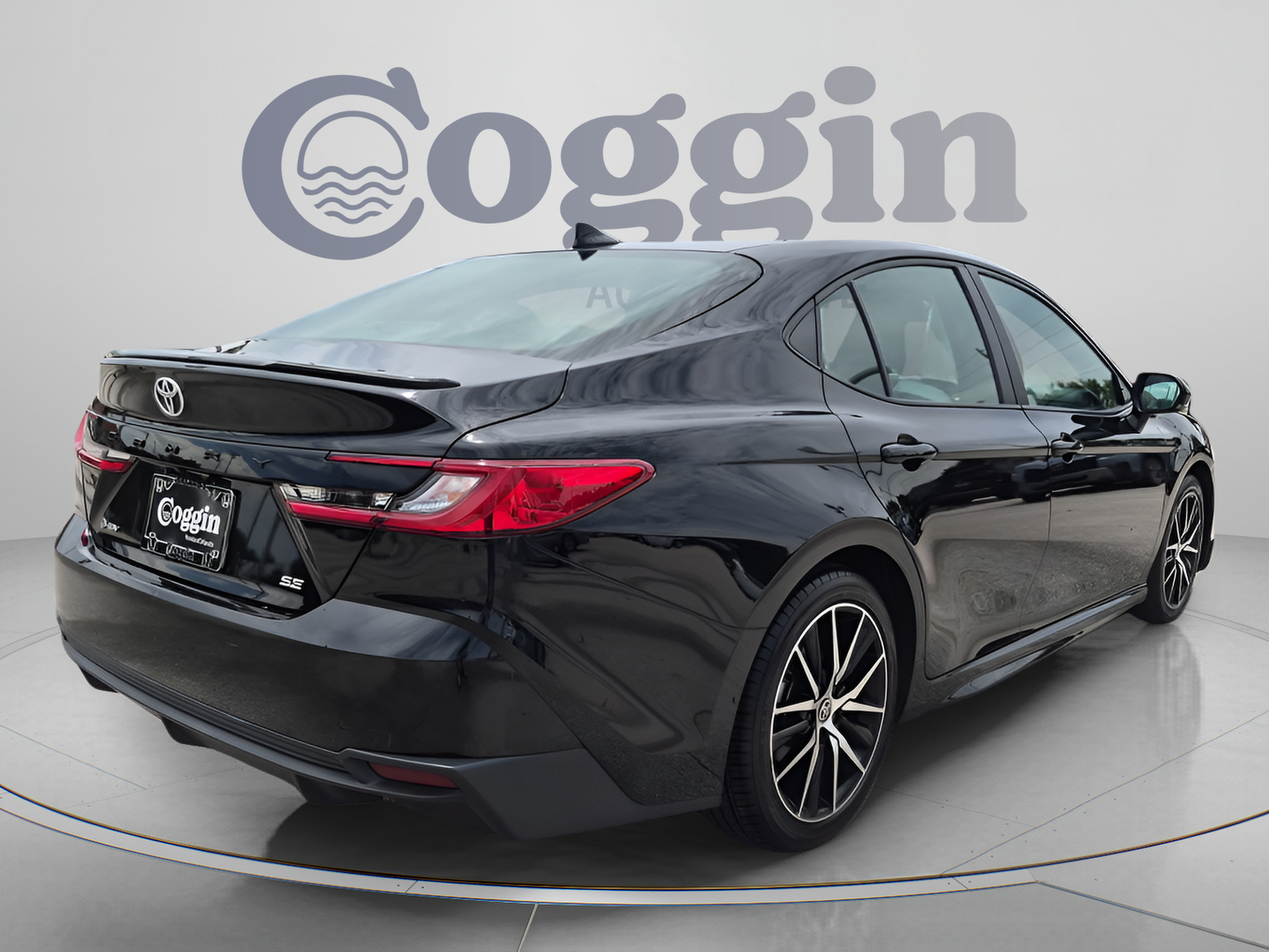 Used 2025 Toyota Camry SE FWD image 6