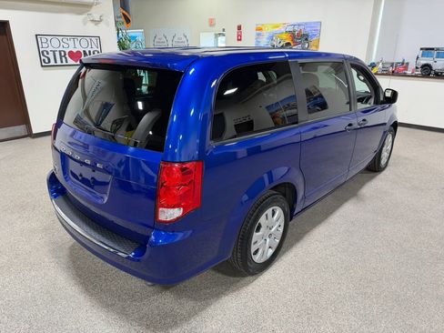 Used 2019 Dodge Grand Caravan SE FWD image 8