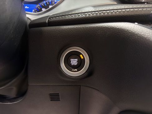 Used 2025 Chrysler Pacifica Limited image 29