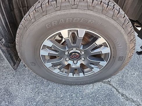 Used 2024 Nissan Titan PRO-4X w/ Pro-4x Convenience Package image 12