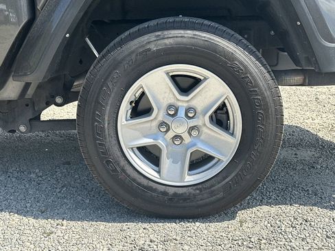 Used 2022 Jeep Gladiator Sport AWD/4WD image 20