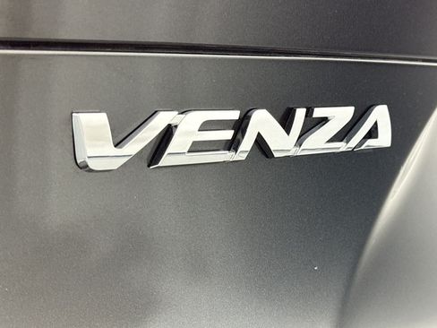 Used 2024 Toyota Venza Limited AWD/4WD image 9