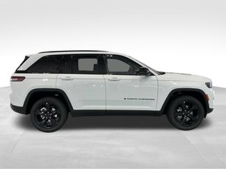 New 2025 Jeep Grand Cherokee Limited w/ Black Appearance Package AWD/4WD video 3